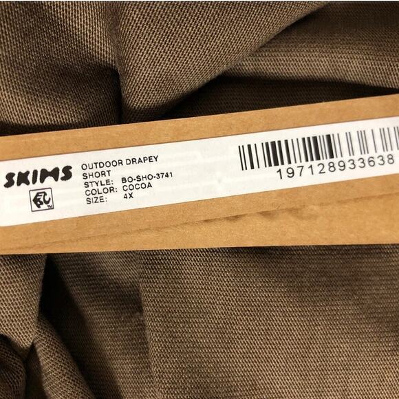 SKIMS Outdoor Drapey Sofi Shorts Pull On Classic Boxer Cocoa Brown NWT Size 4X - Picture 8 of 11